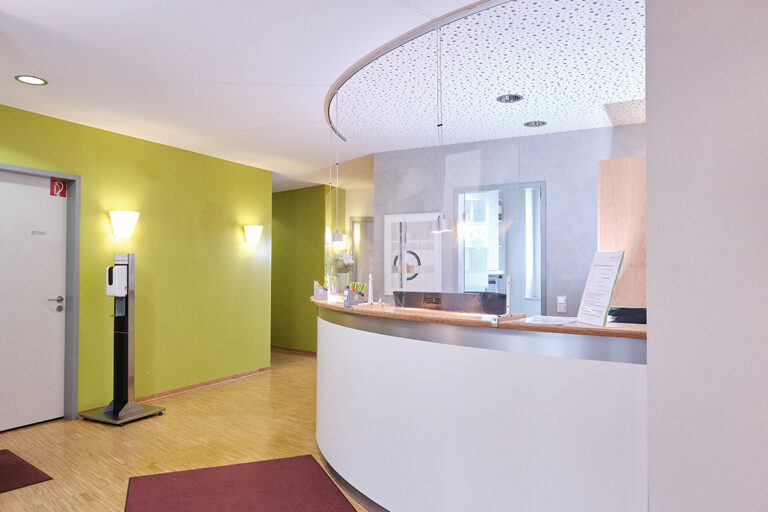 gaby-montag-physiotherapie_praxis-rezeption_1200x800