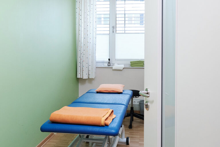 gaby-montag-physiotherapie_praxis-therapieraum-04_1200x800