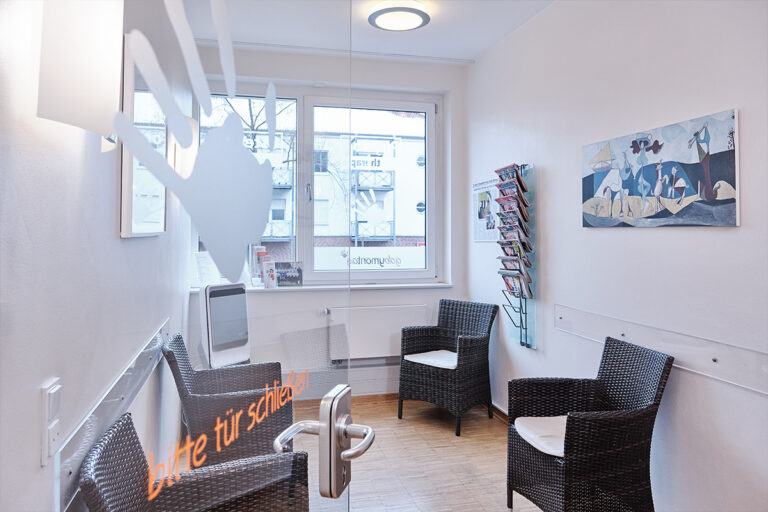 gaby-montag-physiotherapie_praxis-wartenzimmer_1200x800